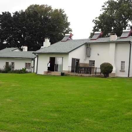 Hoyohoyo Machadostud Lodge Helvetia Noord Exterior photo